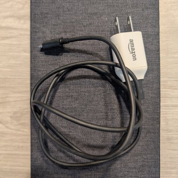 Amazon Fire Tablet HD 8 25GB - Picture 8 of 8